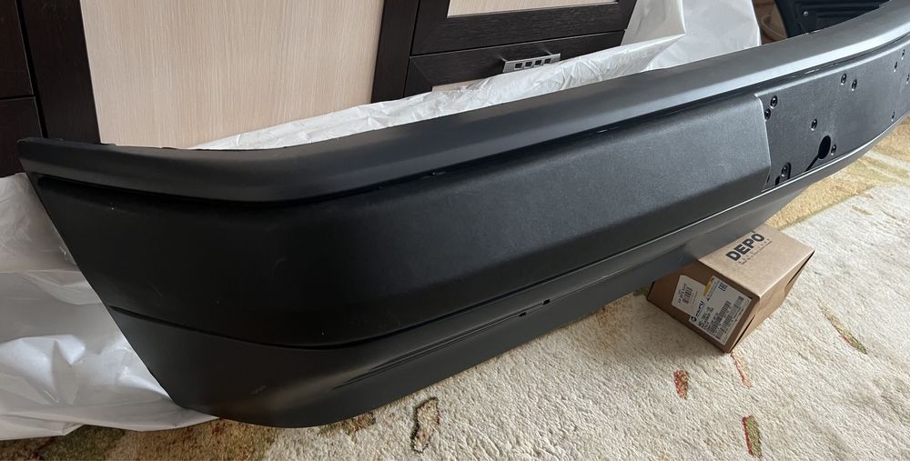 Новый передний бампер в сборе, накладка, Mercedes w124 Мерседес