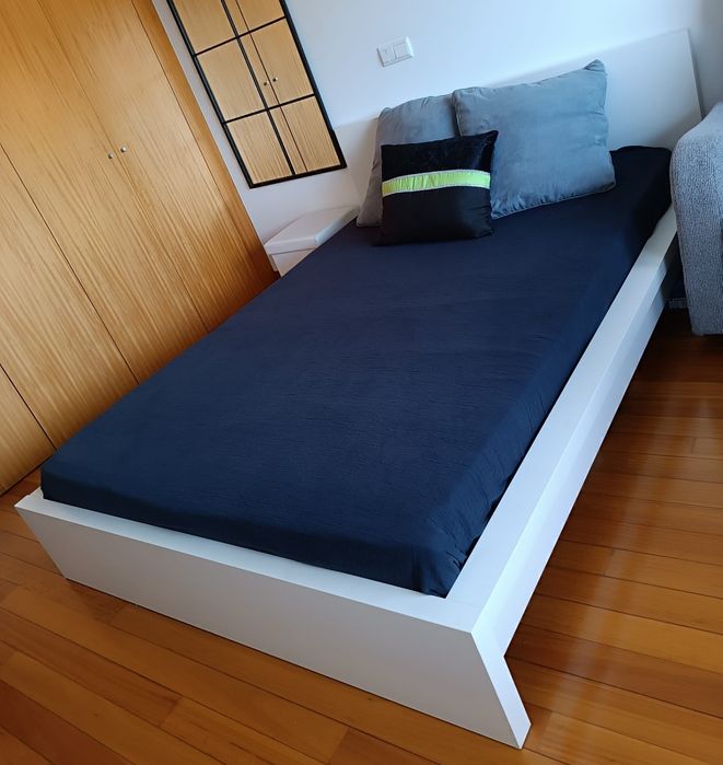 Estrutura de Cama de Casal IKEA MALM (140x190) + estrado - Já desmontada.