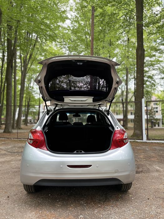 Продам авто / машину Peugeot , пежо 208 2014 рік