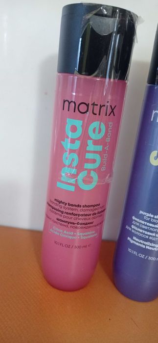 Професійні шампуні Matrix Instacure Build-A-Bond з Бондингом