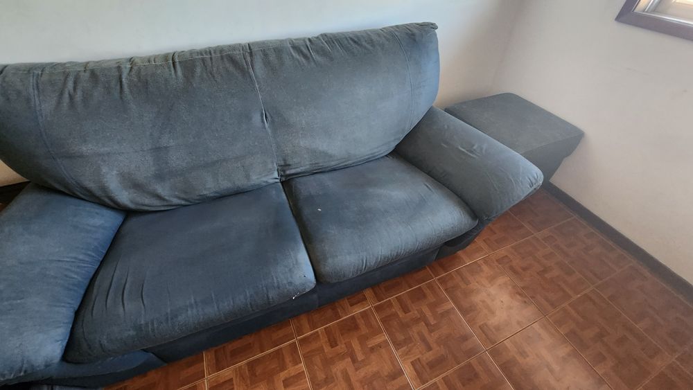 Sofá 2 lugares + puff