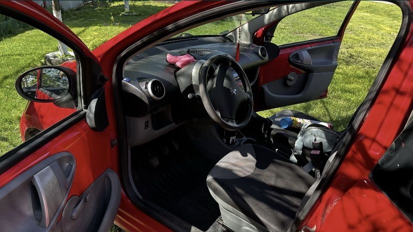Продам Peugeot 107 (4,5л /100 км)