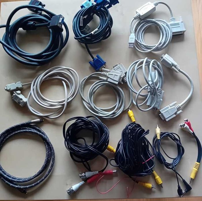 Cabos diversos VGA, RCA, BNC, Série DB9, Paralela DB25, USB, Ótico