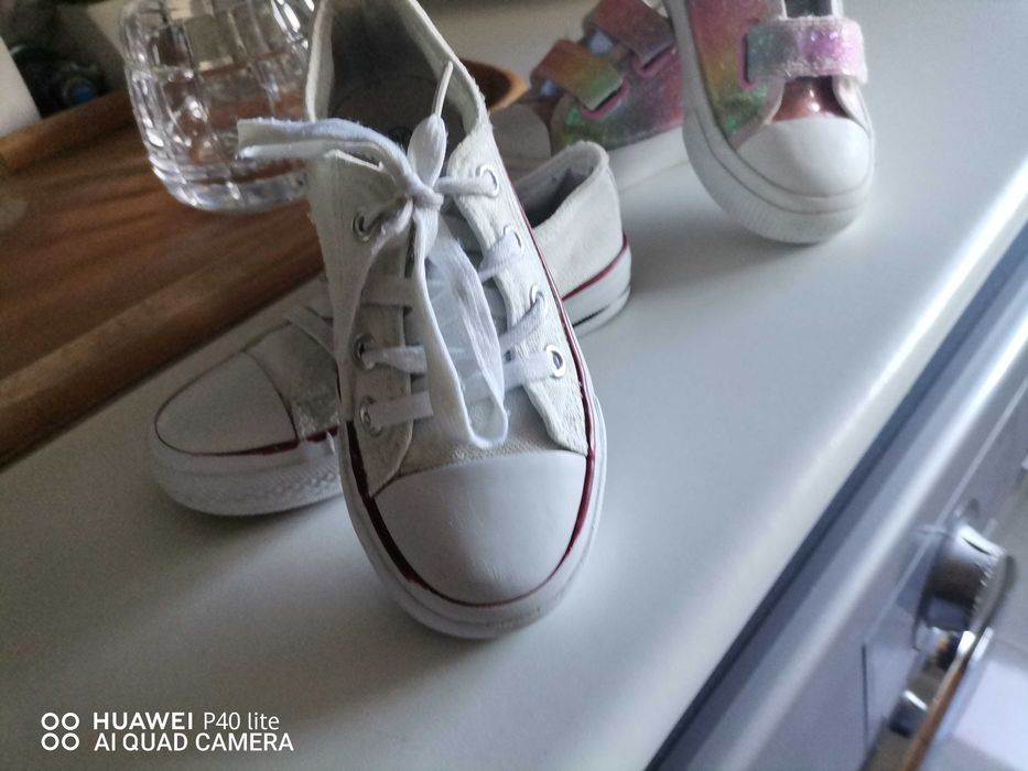 Ténis de menina em bom estado impecável. Tamanho. 27.loll