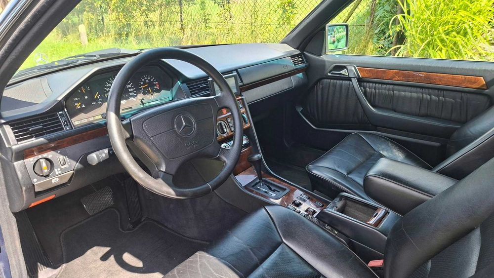 Mercedes 300 CE-24 Rok 1992.