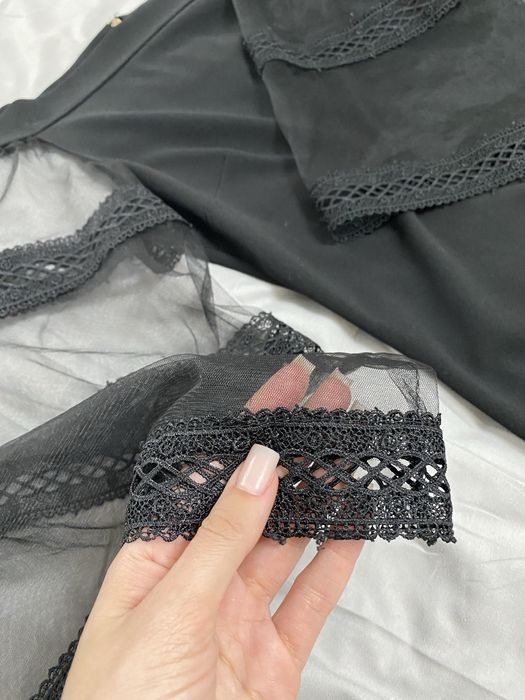 Вечірня чорна сукня