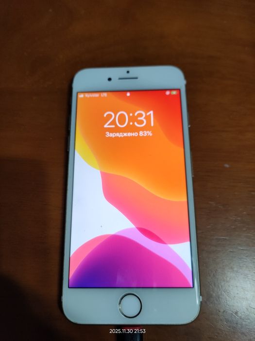 Телефон Айфон 7 продам