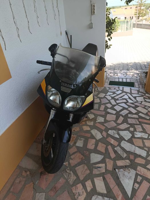 Yamaha FZR 600R