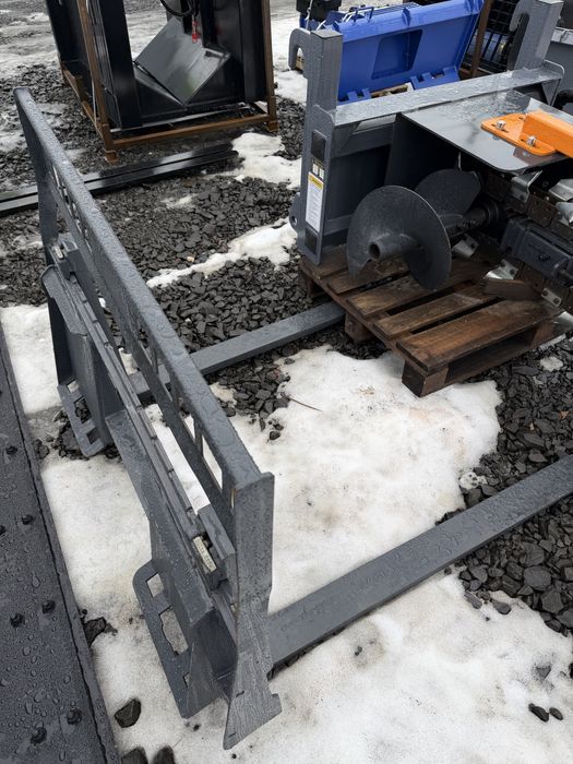 Нові нідравлічні  вила різних марок. для Bobcat. Ціна з ПДВ.