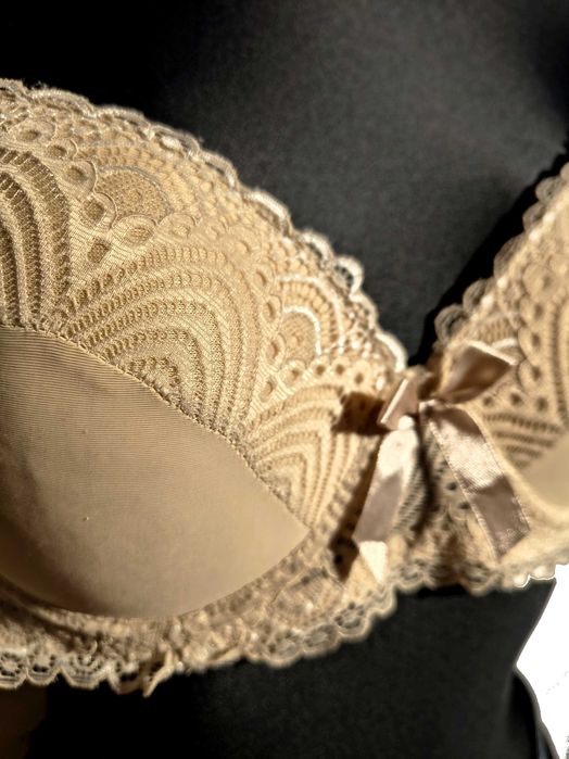 Elegancki beżowy biustonosz stanik z koronką r. 90C