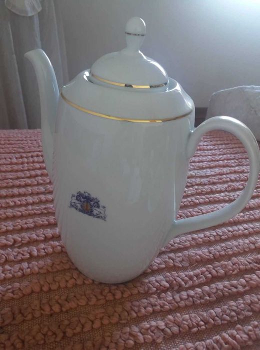 Serviço de Café de 27 peças, Serviço de Chá de Sacavém e outros pratos