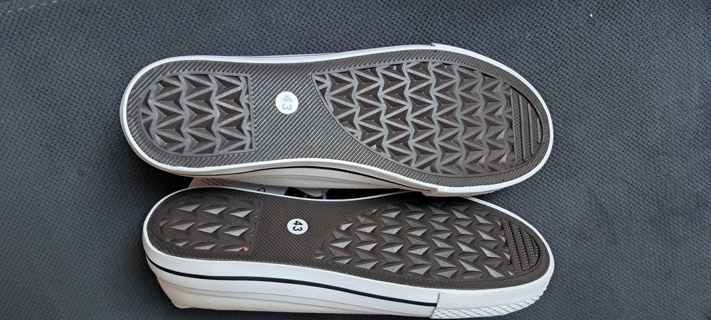 Białe trampki 43r