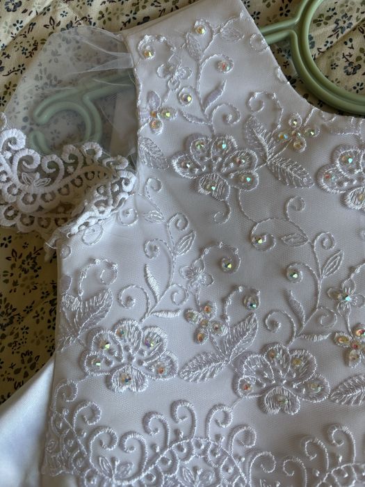 Біле плаття Сніжинки