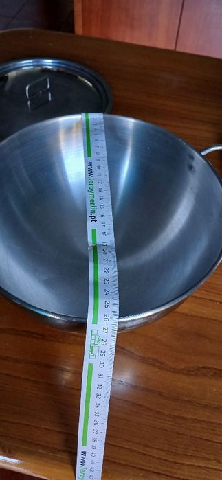 Terrina de inox, com tampa