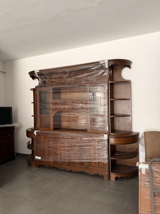 Móvel de Sala em Madeira com Vitrine - Usado