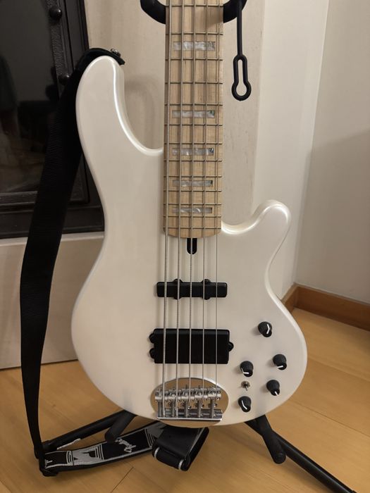 Baixo Lakland 5502 Custom