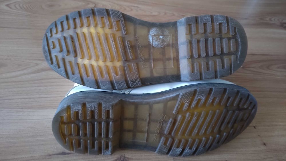 Martensy skórzane białe