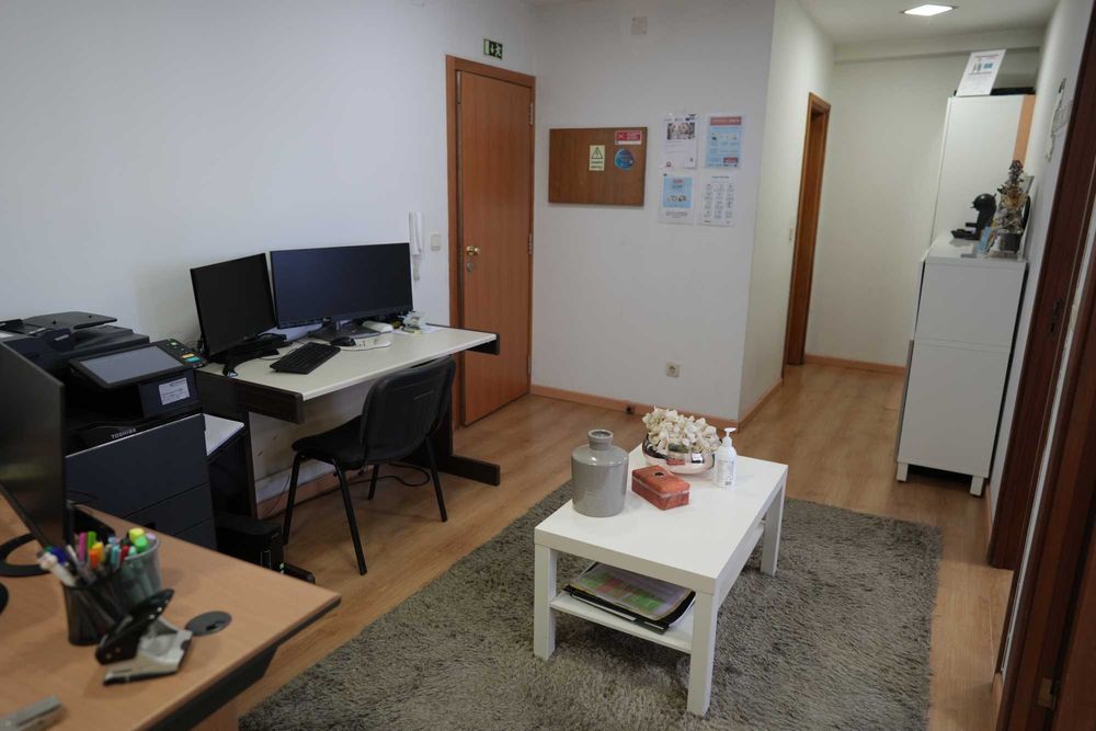 Mesa branca para escritório