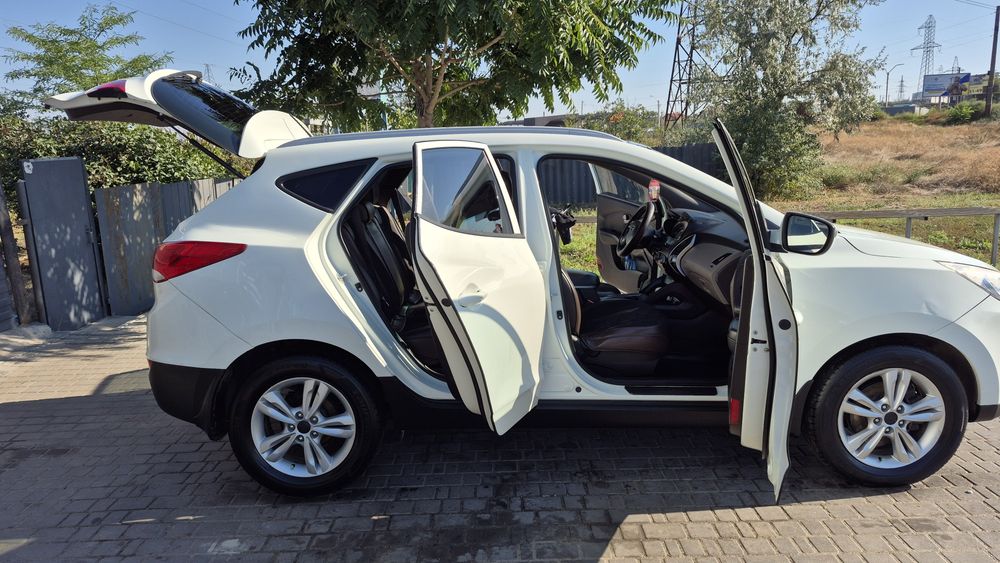 Hyundai TUCSON 2011року