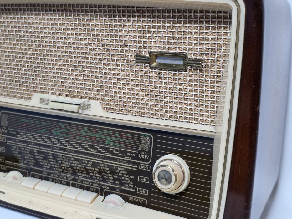 Rádio antigo reparado Schaub-Lorenz