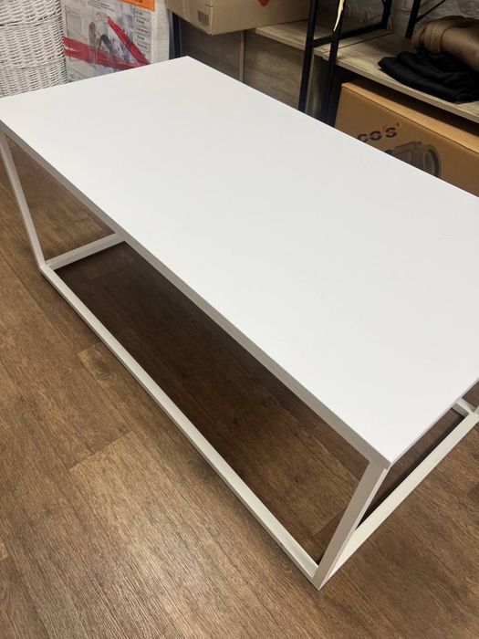 Столик журнальний білий в гарному стані 610:520:1220