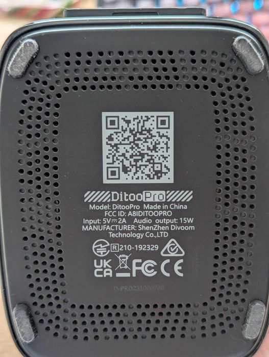 Divoom Ditoo Pro з кейсом