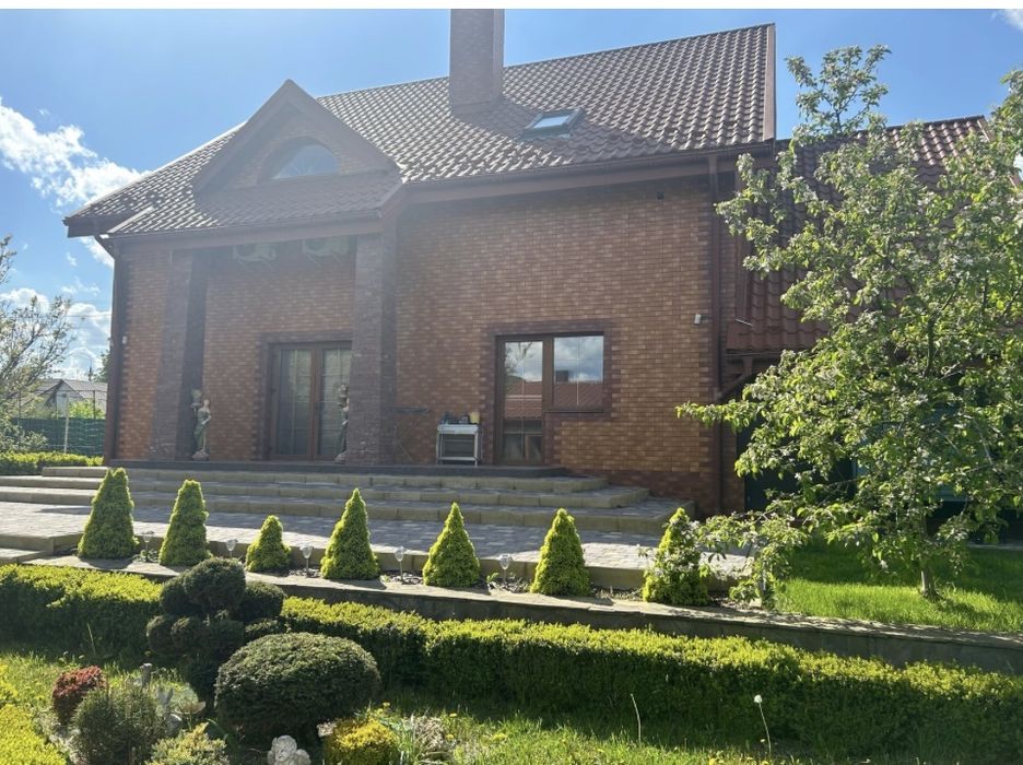 Продажа дома с бассейном та офісом