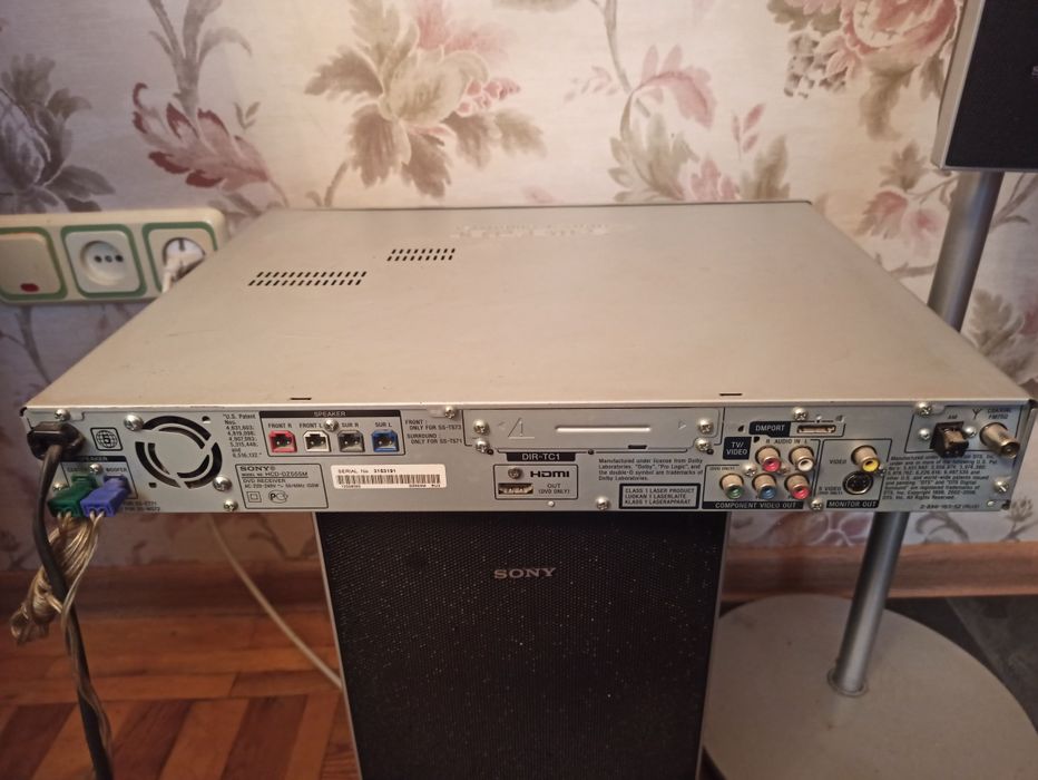Продам домашний кинотеатр SONY DAV - DZ555M