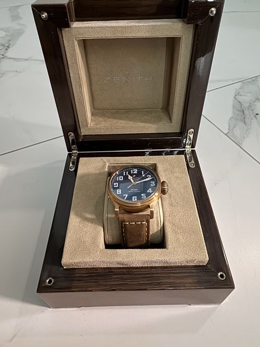 часы Zenith Pilot Type 20 Extra Special в бронзовом корпусе.