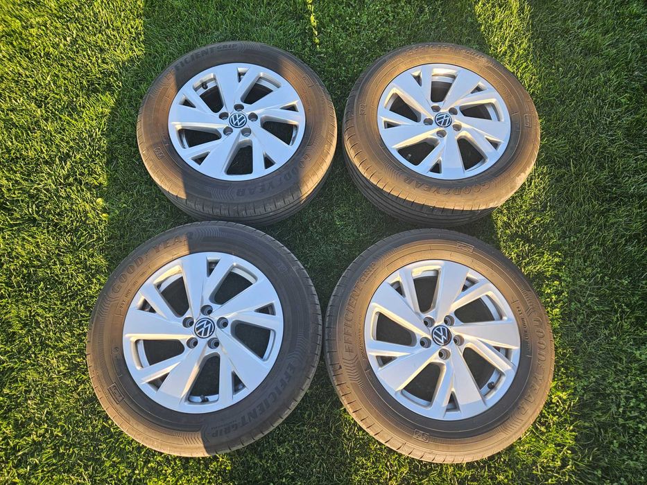 Oryginalne felgi VW R16 5x100 + letnie Goodyear EfficientGrip – DOT 06/26 – komplet