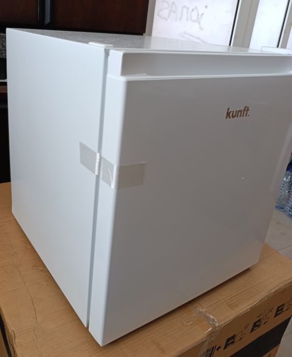 Mini bar KUNFT KMB9119 WH 45L / 50cm (3 anos garantia)