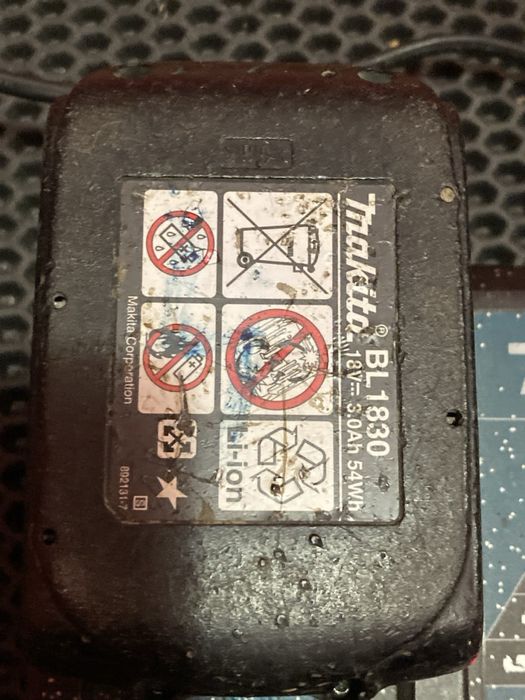 Зарядне makita 9 A+акб 3A