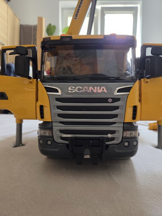 Zabawka bruder dźwig scania