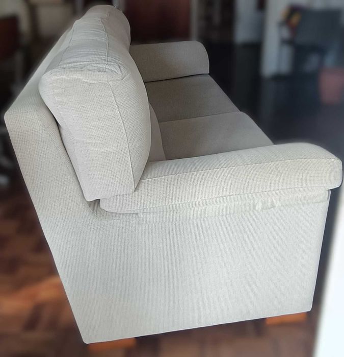 Sofá 2 lugares, tecido branco
