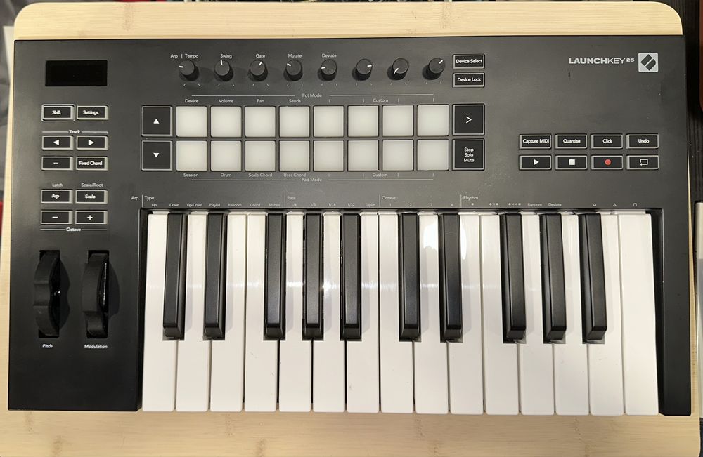 Material de som diverso - Korg, Cyclone Analogic, Arturia, Electro Harmonix, Novation