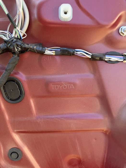 Двері передні ліві тойота rav4 XA50 2019-2025