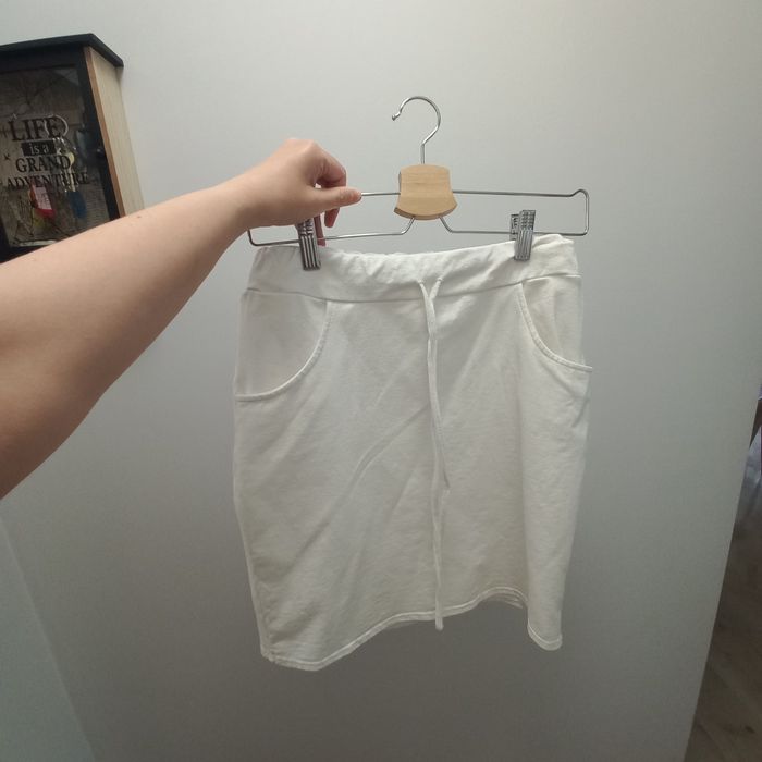 Bawełniana, biała spódnica