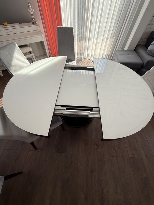 Stół okragły do salonu/pokoju