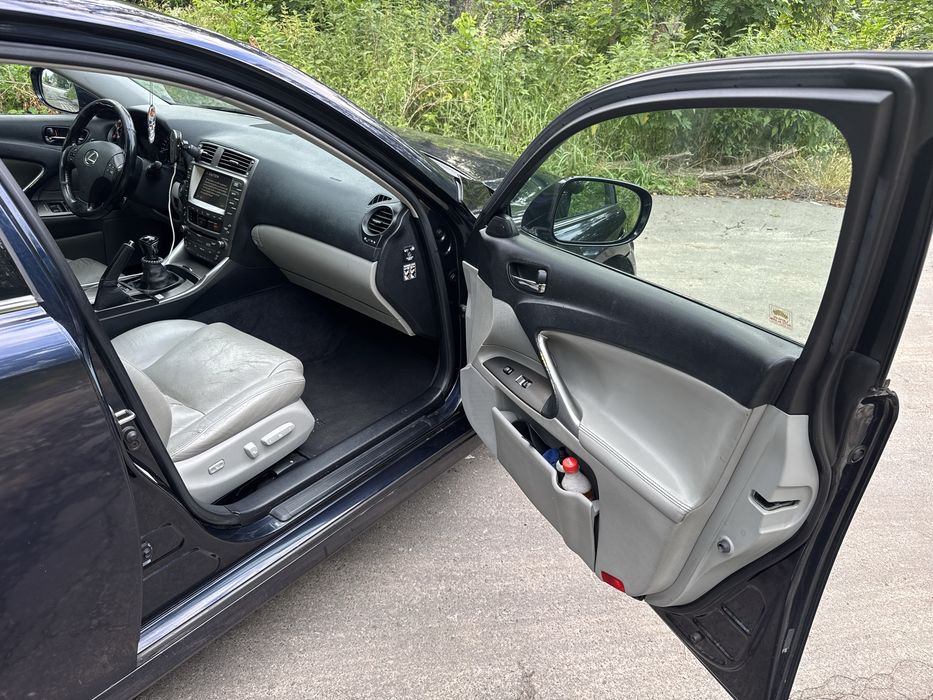 Lexus is 220d, 2007рік
