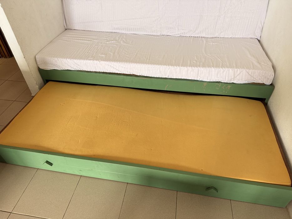 Cama de solteito com gavetao e esponja de encosto