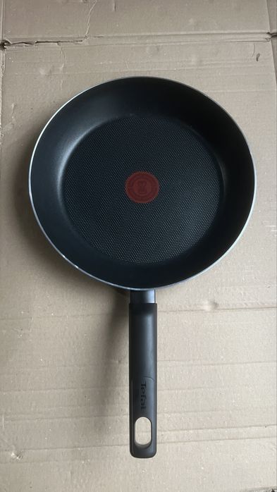 Nowa patelnia tefal 28