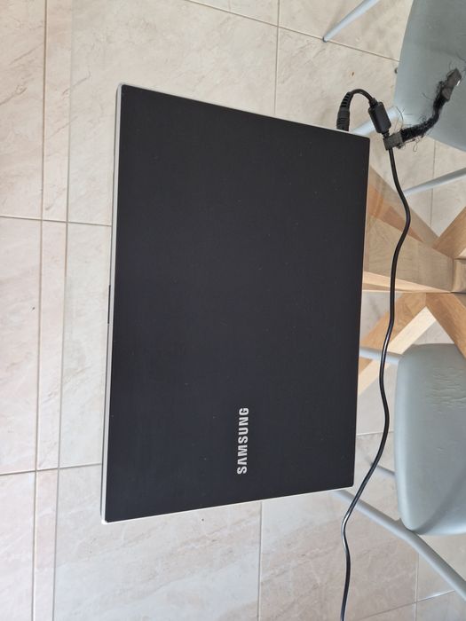 Samsung  NP300V4AH Core i7