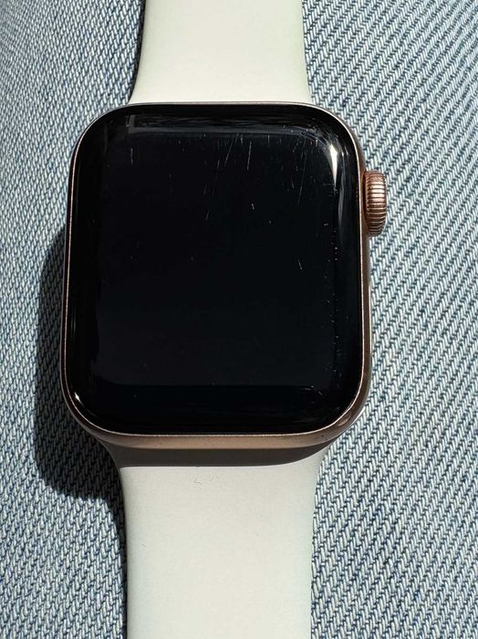 Apple Watch SE 40 mm GPS Gold | Батарея 94%