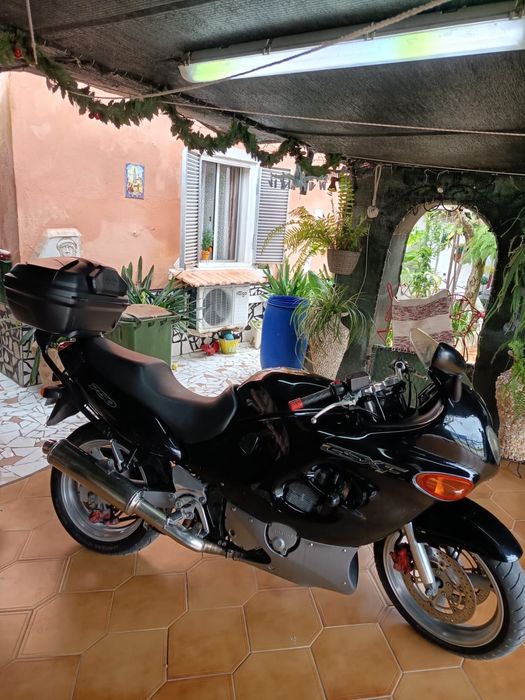 Mota Suzuki GSXF 750