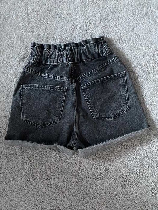 Czarne jeansowe spodenki