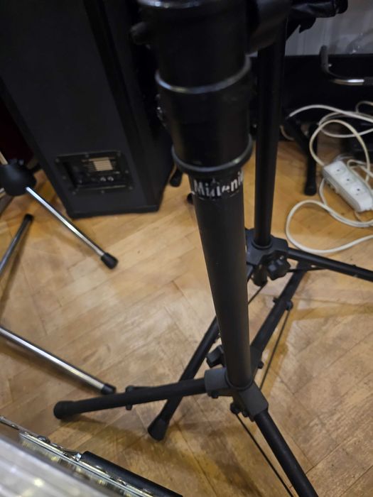 Стійки під клавіші. під ноти, мікрофонні... Стан відмінний. Нові. ...