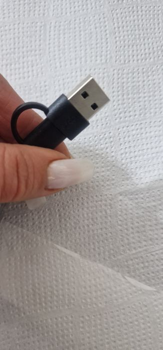 Kabel do ładowania i brelok