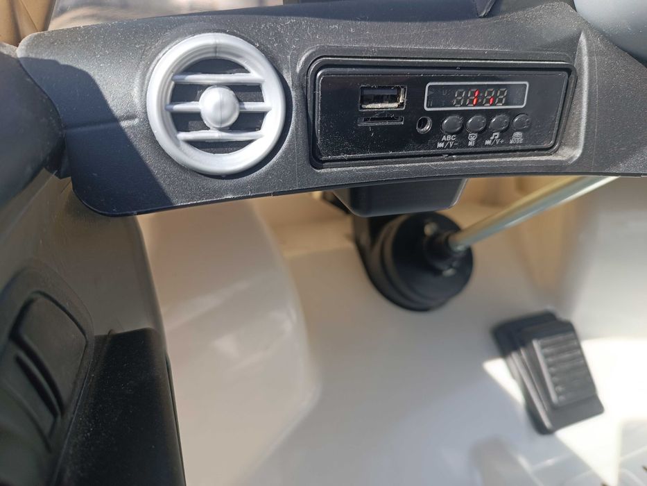 Carro elétrico criança