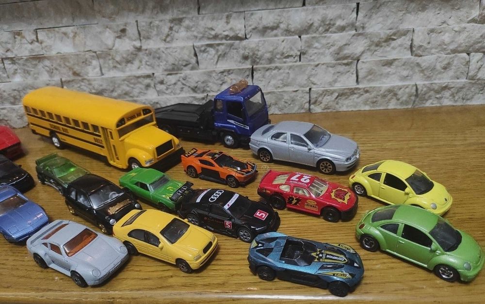 Zabawkowe samochodziki