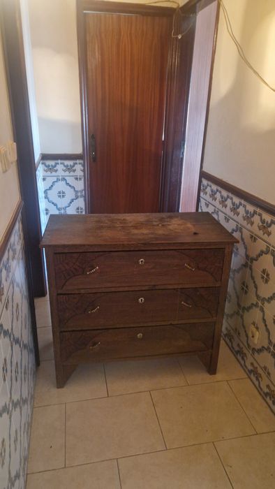 Cómoda vintage com gavetas